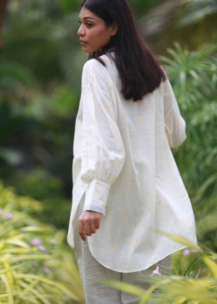 قميص جامداني بمقاس كبيرة