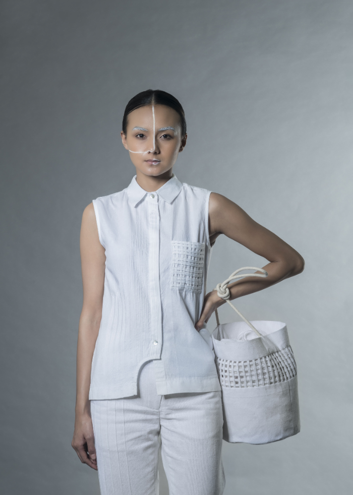 قميص خادي أبيض