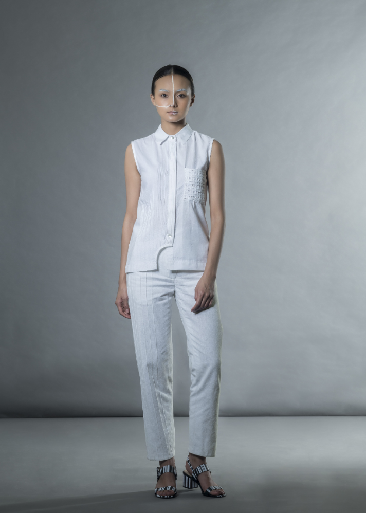 قميص خادي أبيض