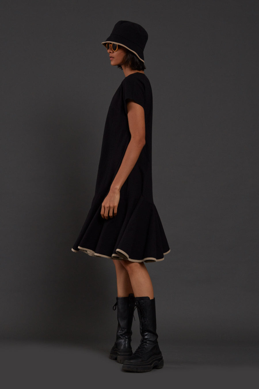 فستان قصير بقصّة A-Line - أسود