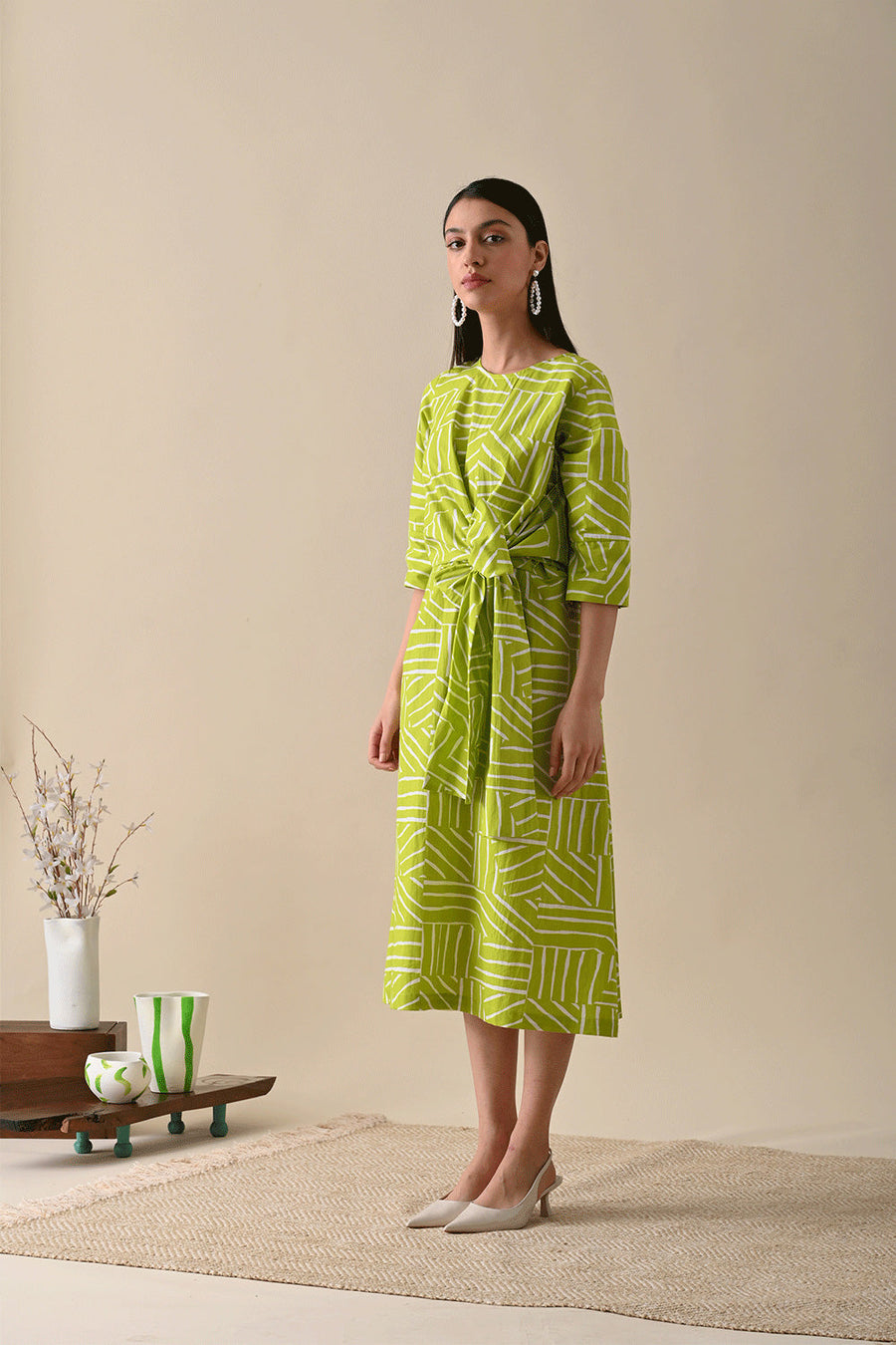 فستان بنقشة باللون الأخضر الزيتوني كلير