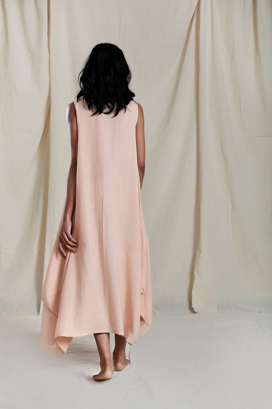 فستان فاري آكار باللون الخوخي