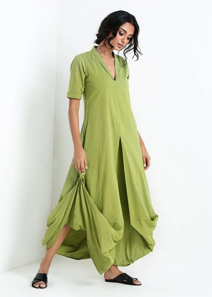 فستان واسع بثنيات أخضر