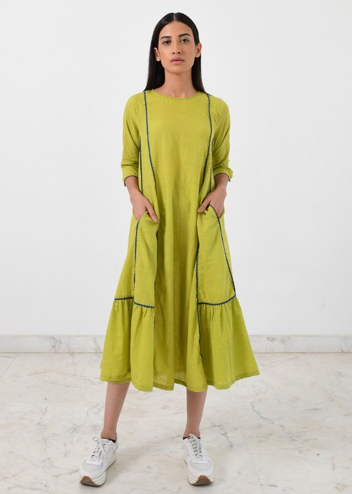 فستان مزين بخطوط أخضر ليموني