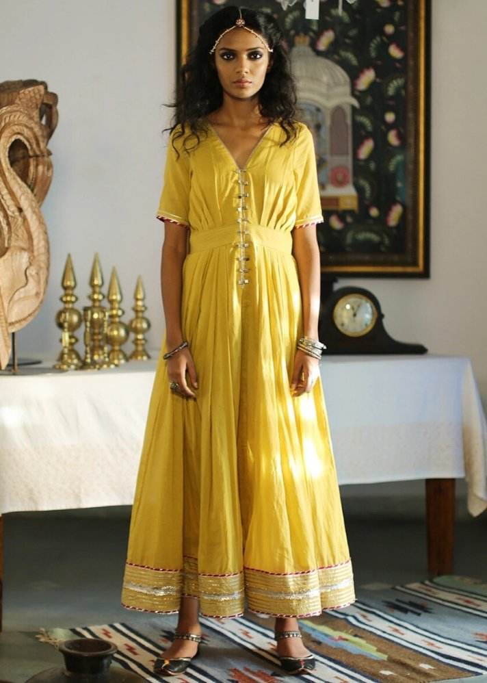 فستان زينة طويل أصفر